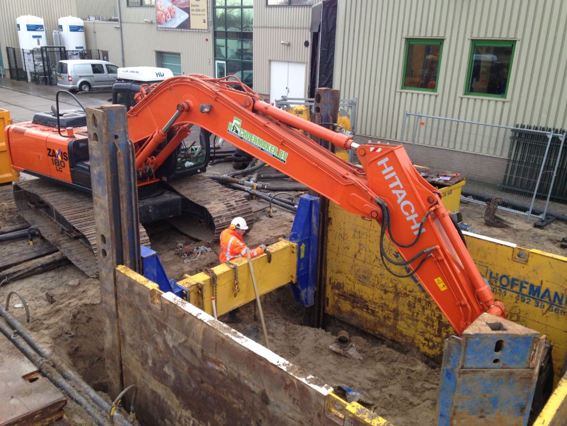 Aanleg riolering fabrieksterrein graafwerkzaamheden