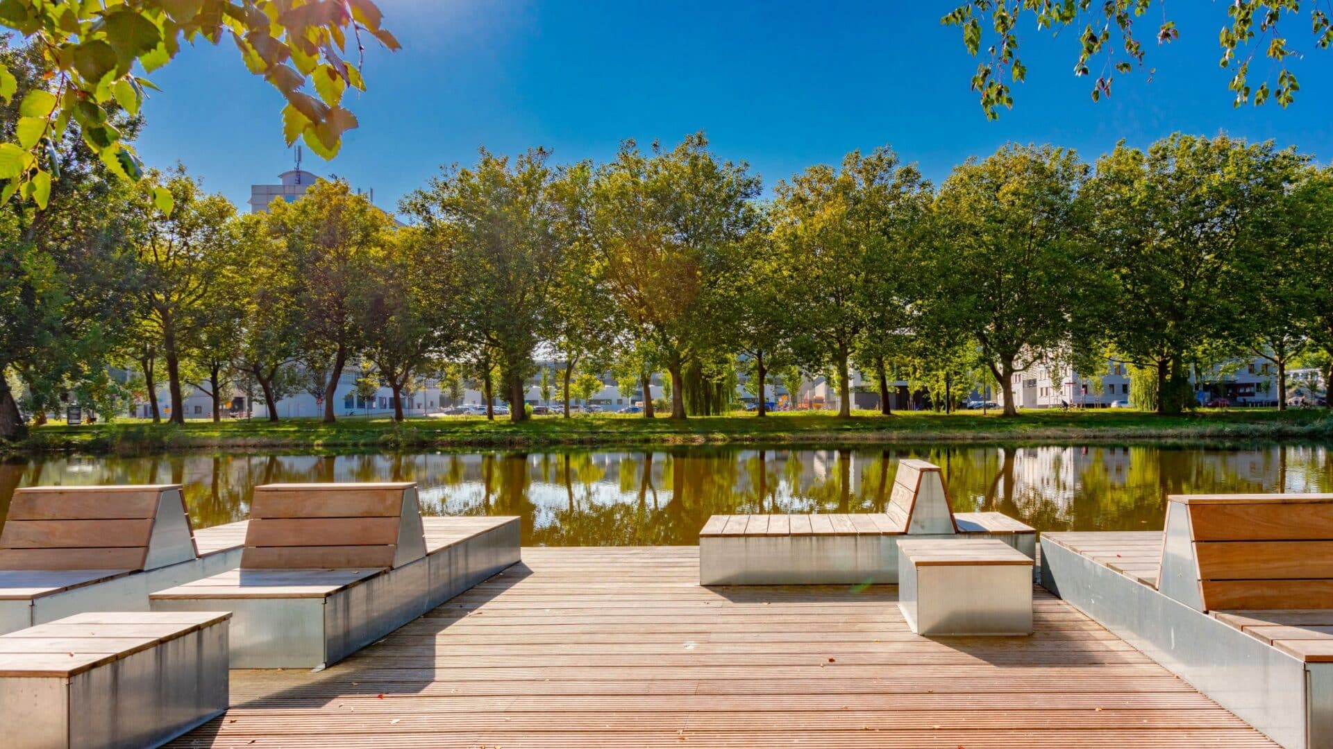 Ontwerp en aanleg park Delft timmerwerk vlonder zitbanken