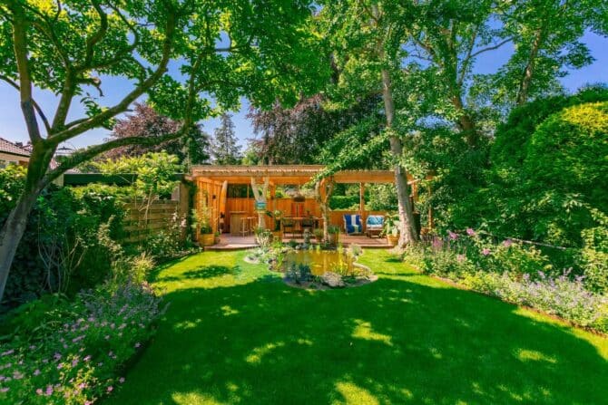 Renovatie en aanleg landelijke tuin met overkapping