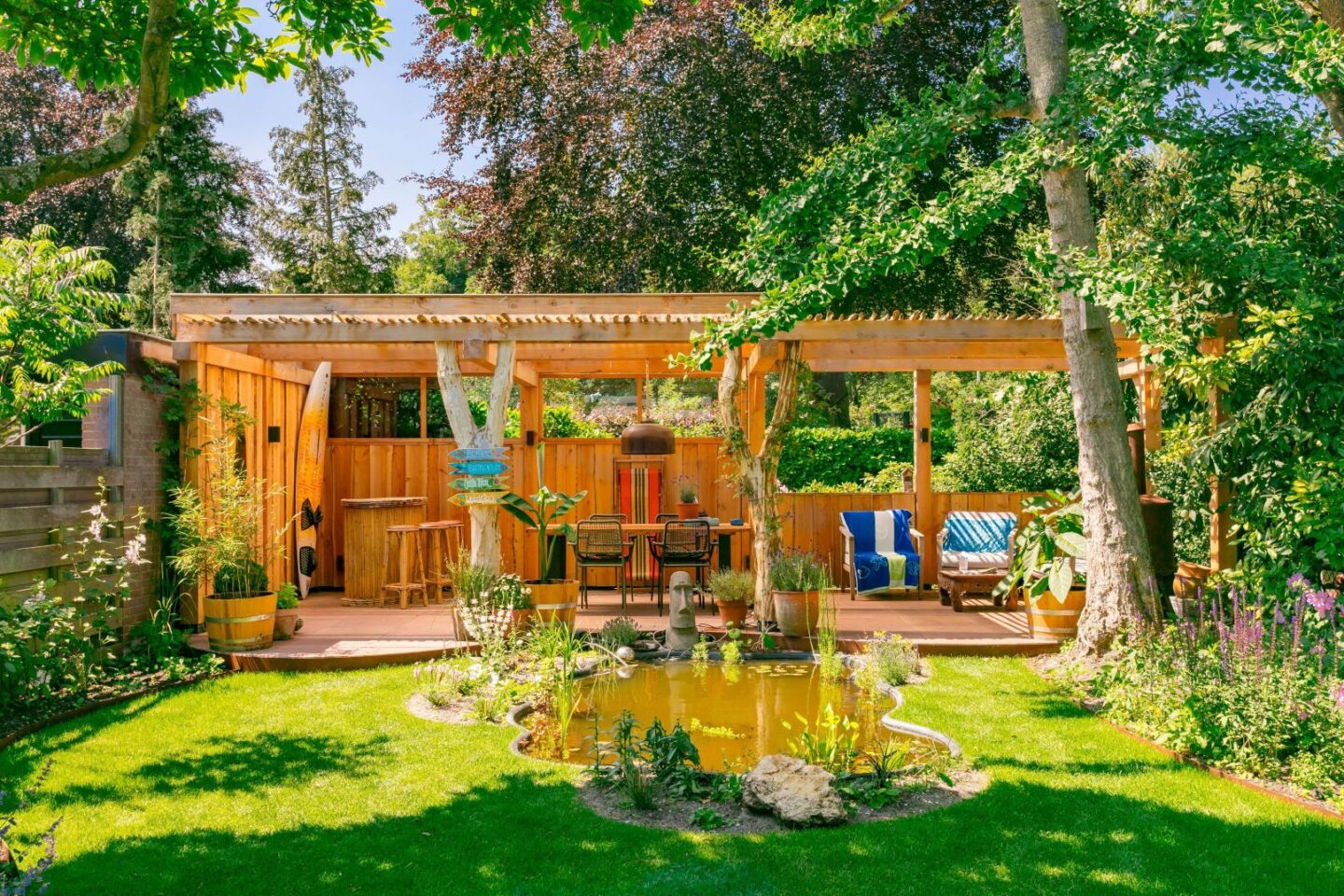 Timmerwerk veranda landelijke tuin