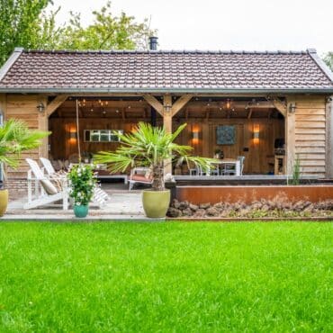 Ontwerp en aanleg van ruimtelijke achtertuin