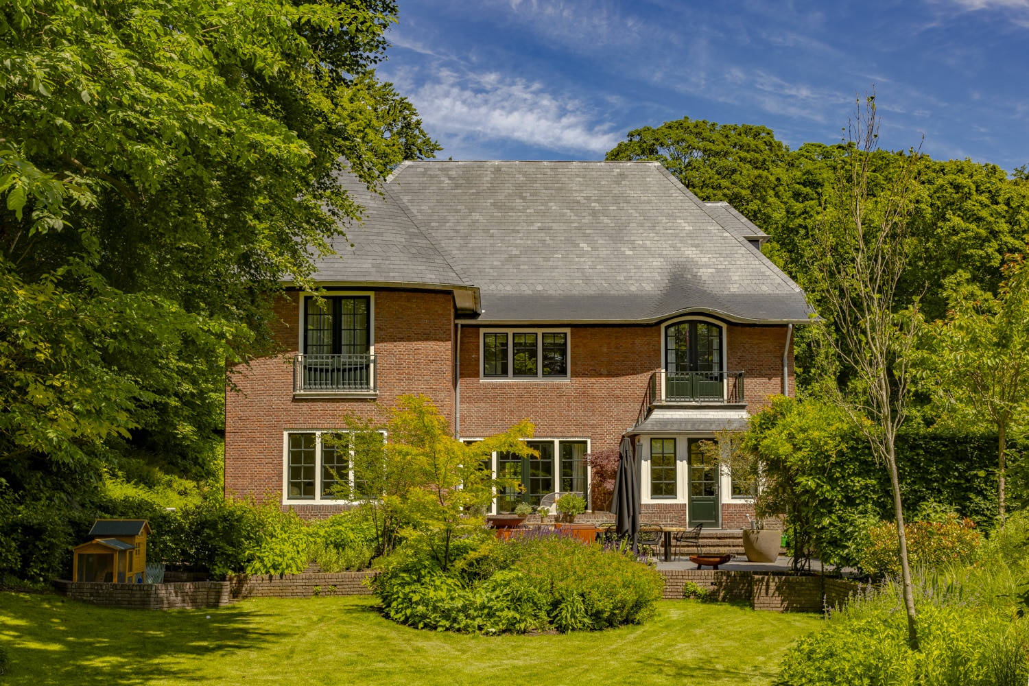 Aanleg van oprit en royale tuin in Bloemendaal