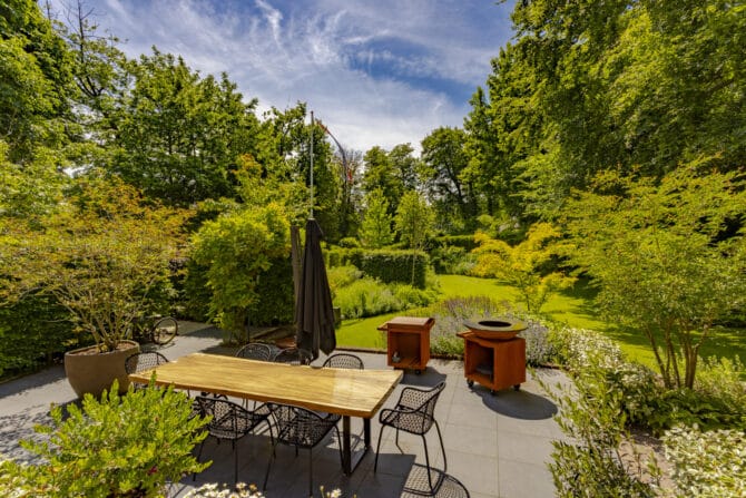 Aanleg van oprit en royale tuin in Bloemendaal